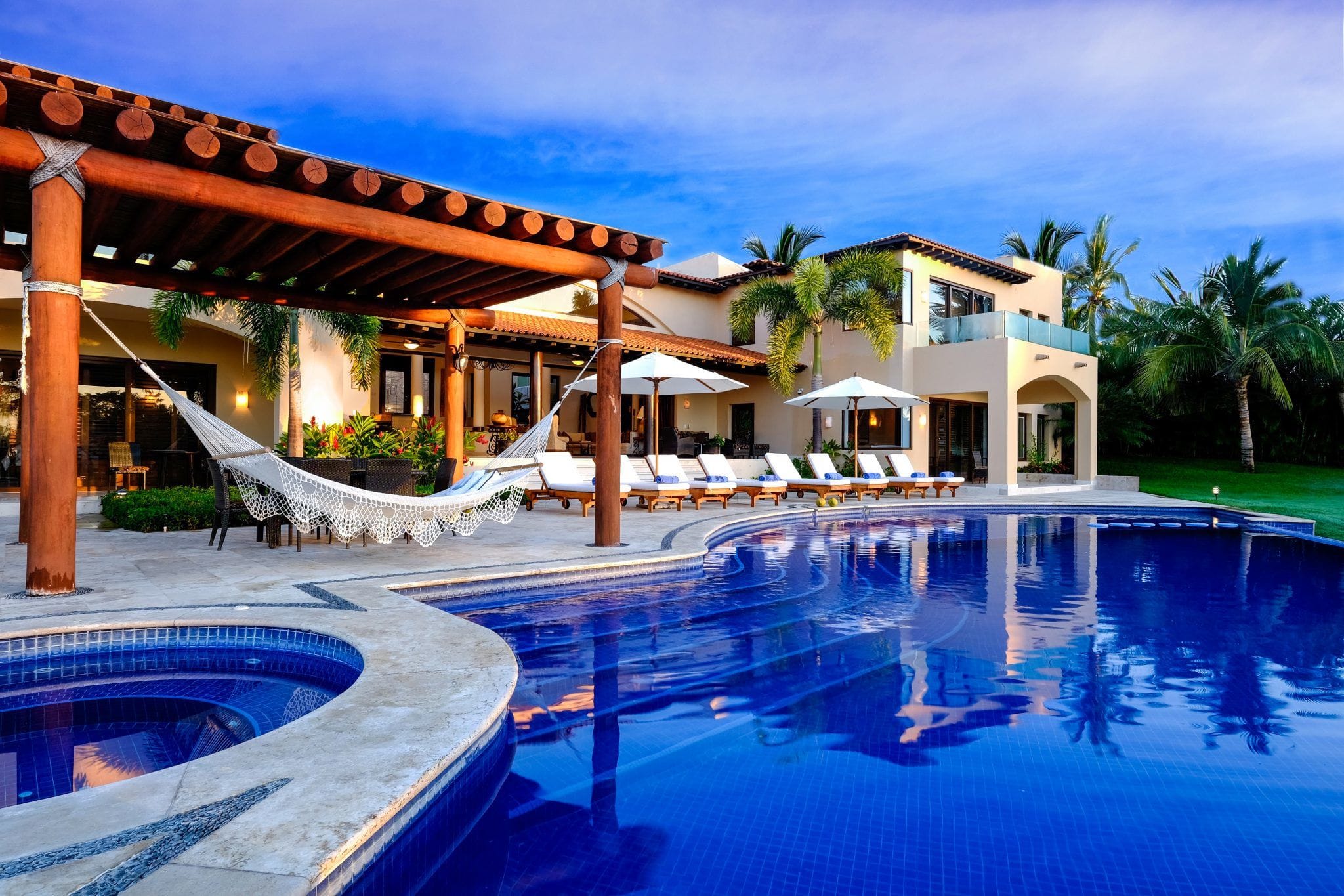 Pool and Chaise Lounges - Casa Joya Del Mar